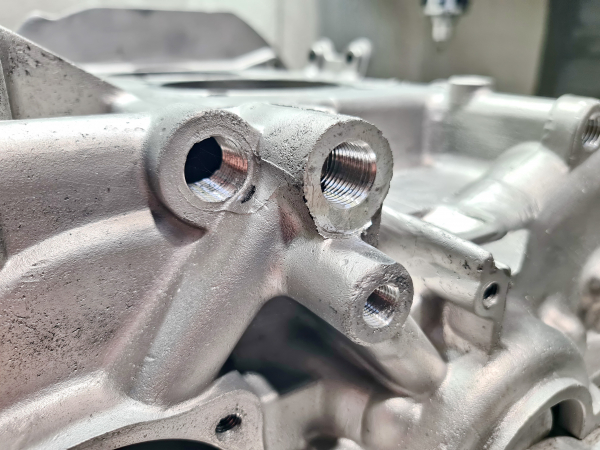 Ölkanäle öffnen und NPT-Gewinde schneiden