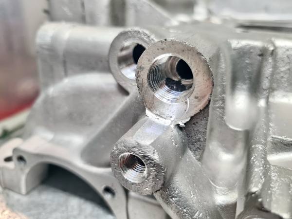 Ölkanäle öffnen und NPT-Gewinde schneiden