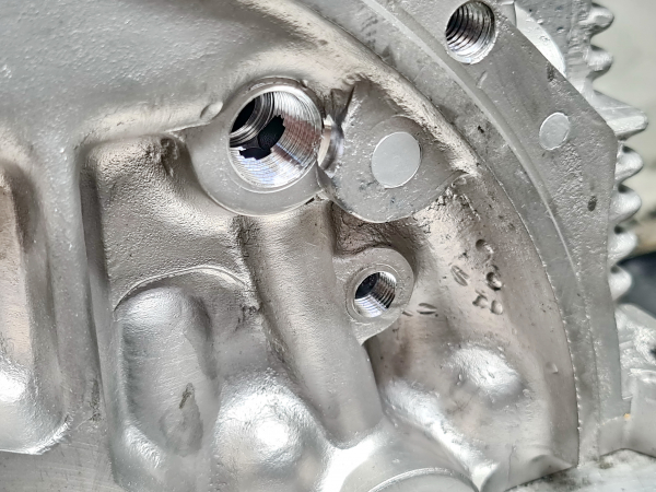 Ölkanäle öffnen und NPT-Gewinde schneiden